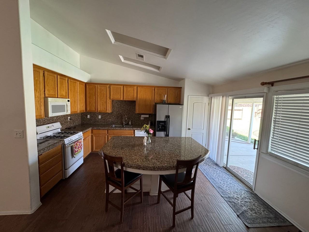12406 El Capitan Ave - Photo 3 of 15