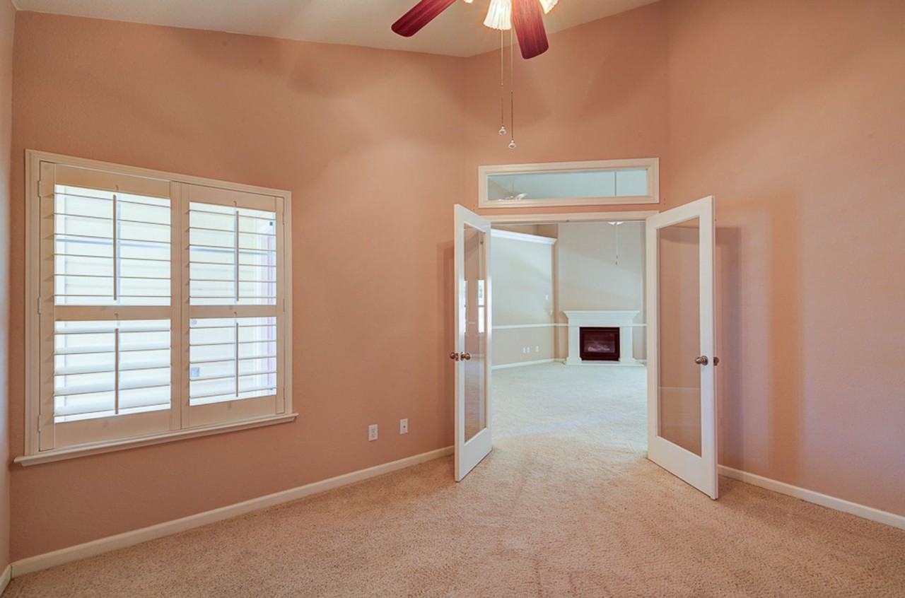 1927 N Karen Ave - Photo 4 of 21