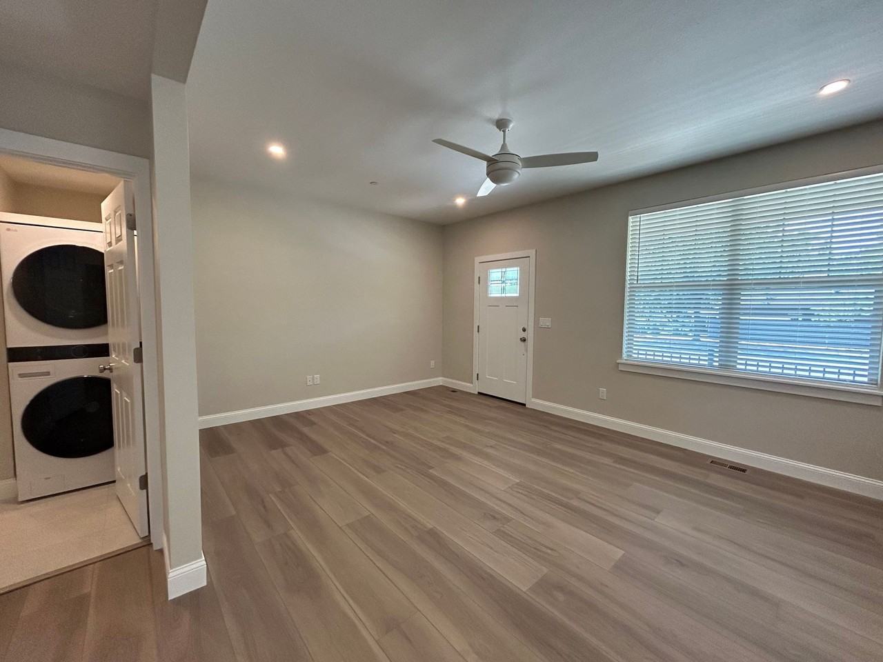 536 East Mulberry St - Photo 4 of 29