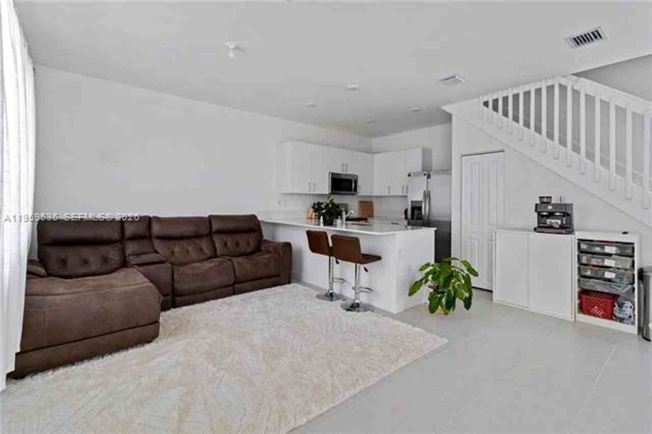 760 760 SE 13th Ct th 760 - Photo 3 of 28
