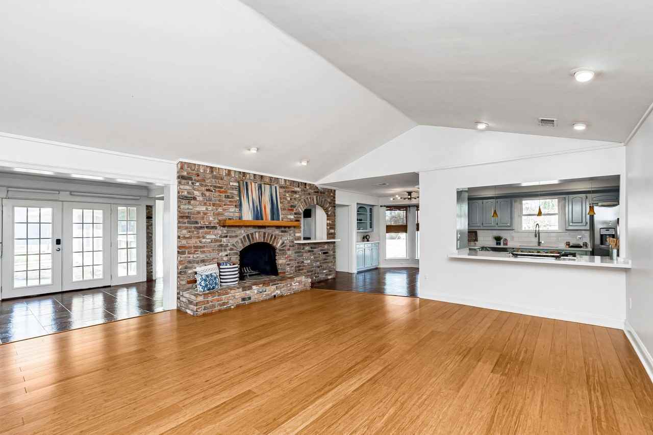4204 Pine Park Dr - Photo 2 of 37