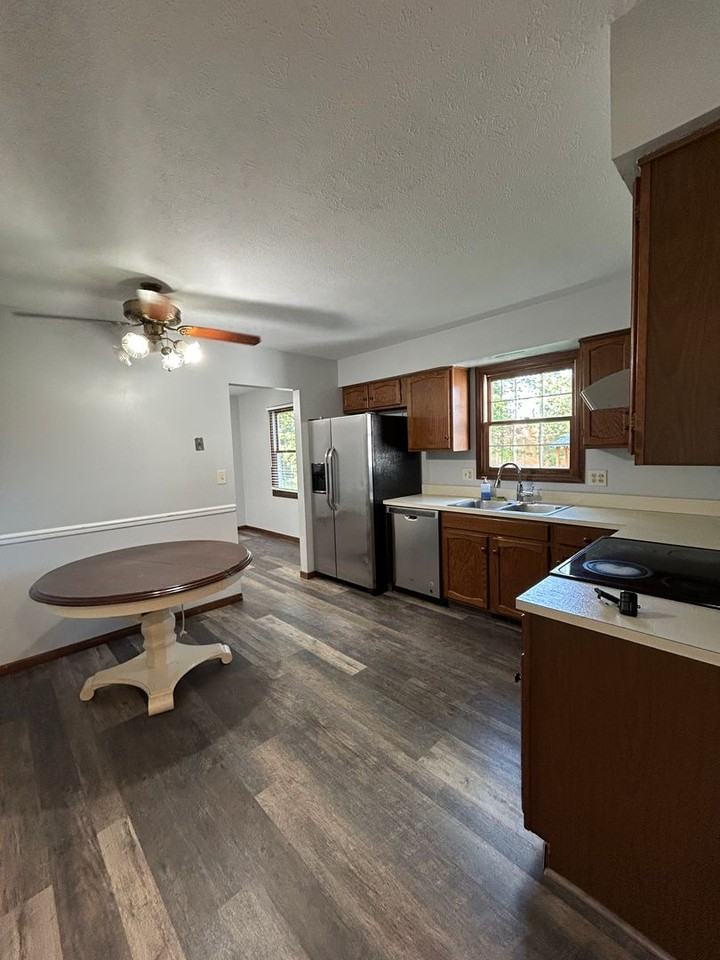 8659 Groveside Dr - Photo 7 of 50