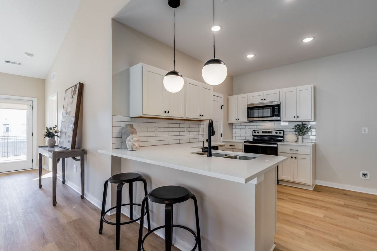 3867 W Longleaf St - Photo 5 of 13
