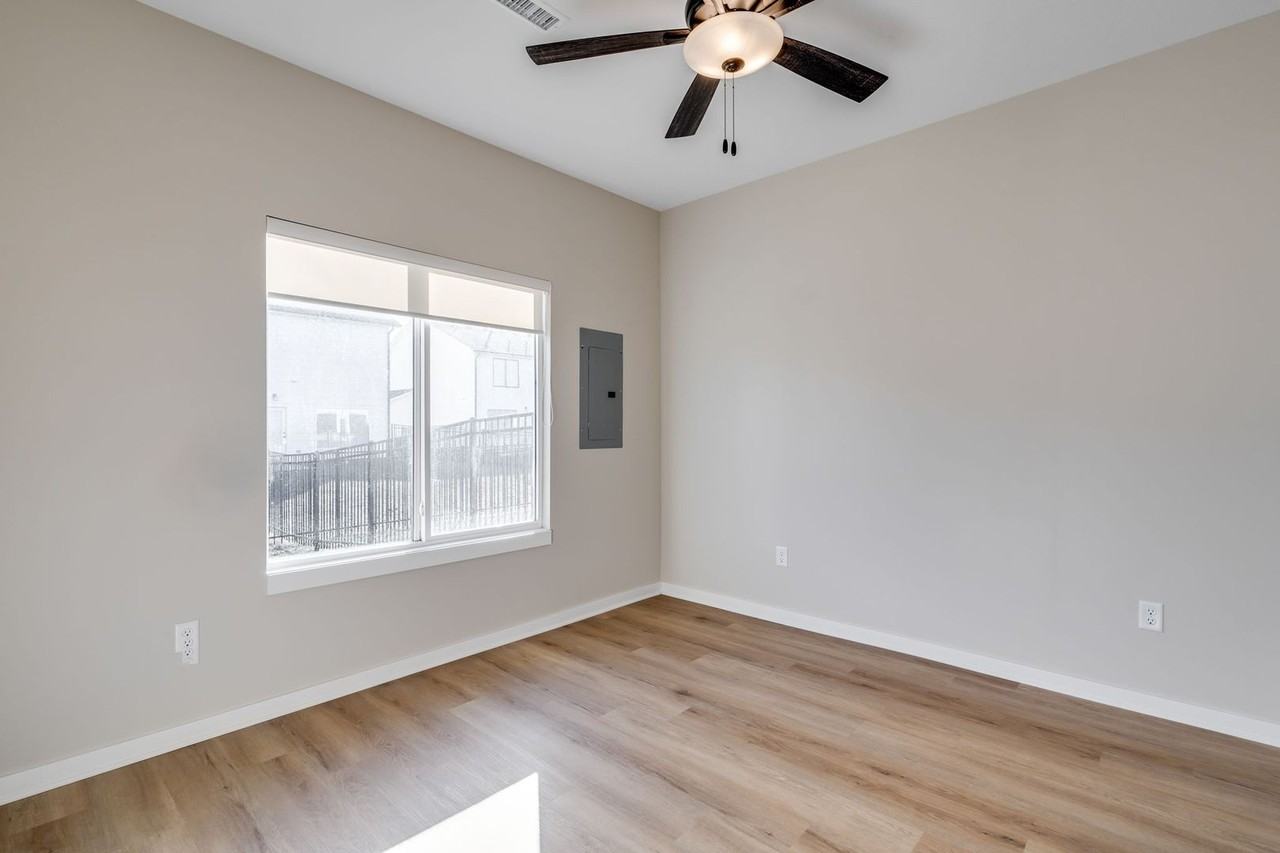 3867 W Longleaf St - Photo 7 of 13
