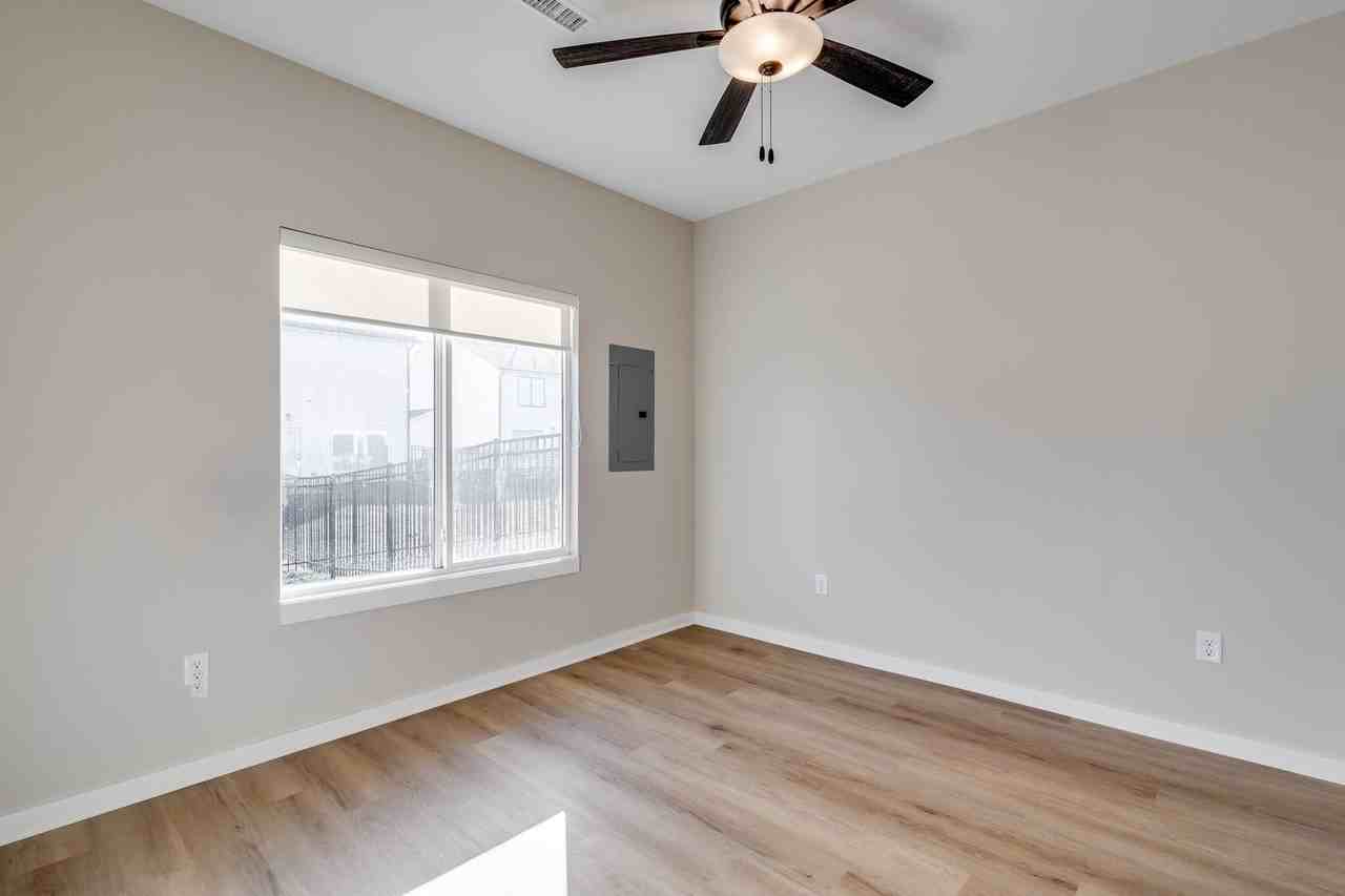 3731 W Longleaf St - Photo 7 of 13