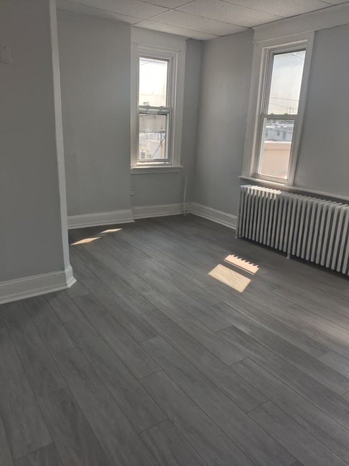 6401 Saybrook Ave - Photo 4 of 6
