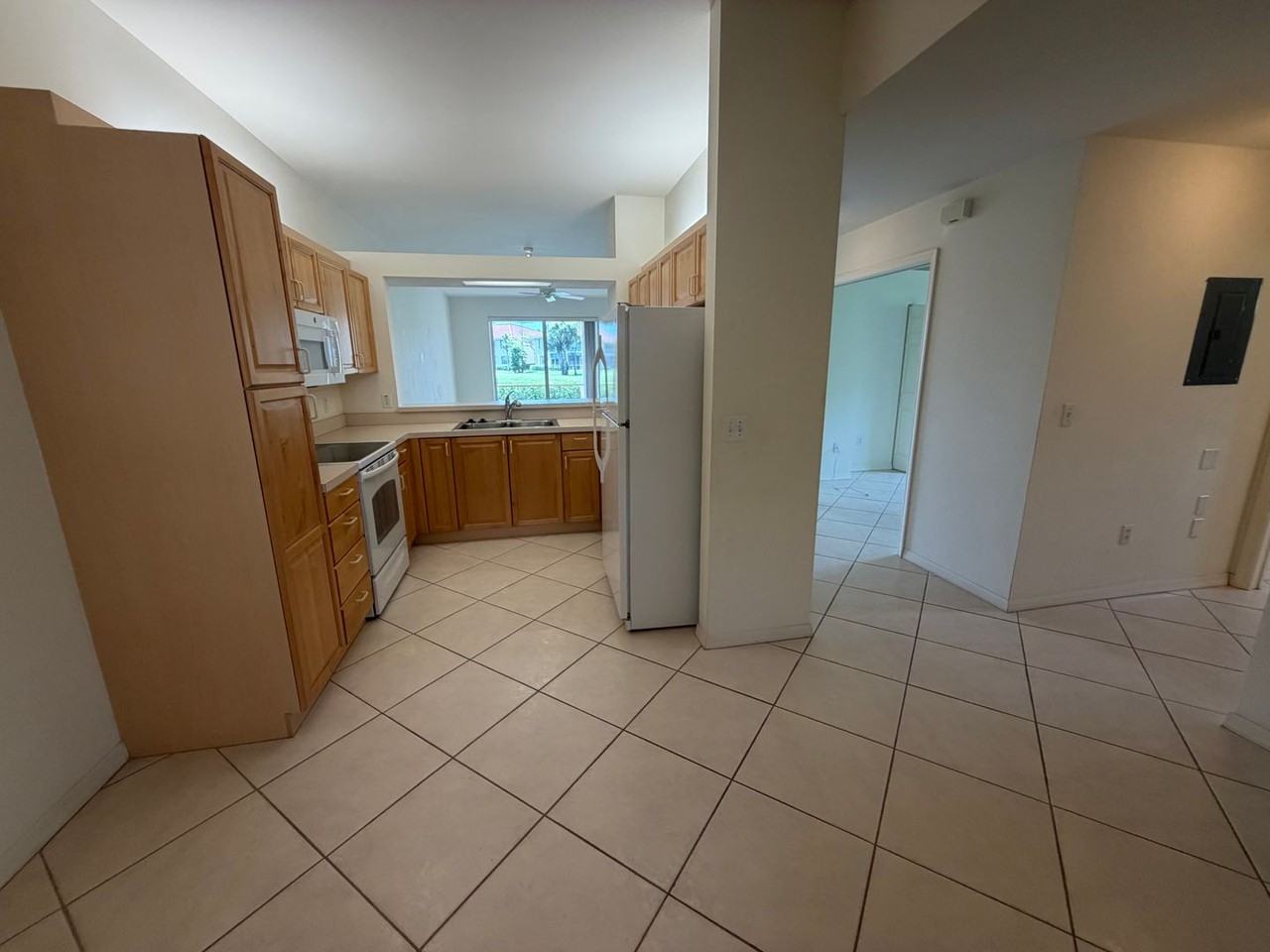330 Robin Hood Cir - Photo 4 of 26