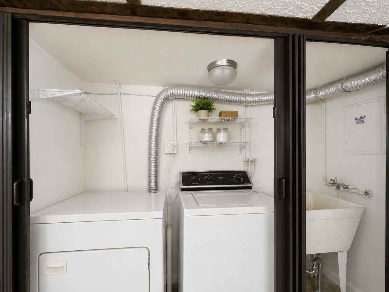 1014 Montrose St - Photo 5 of 17