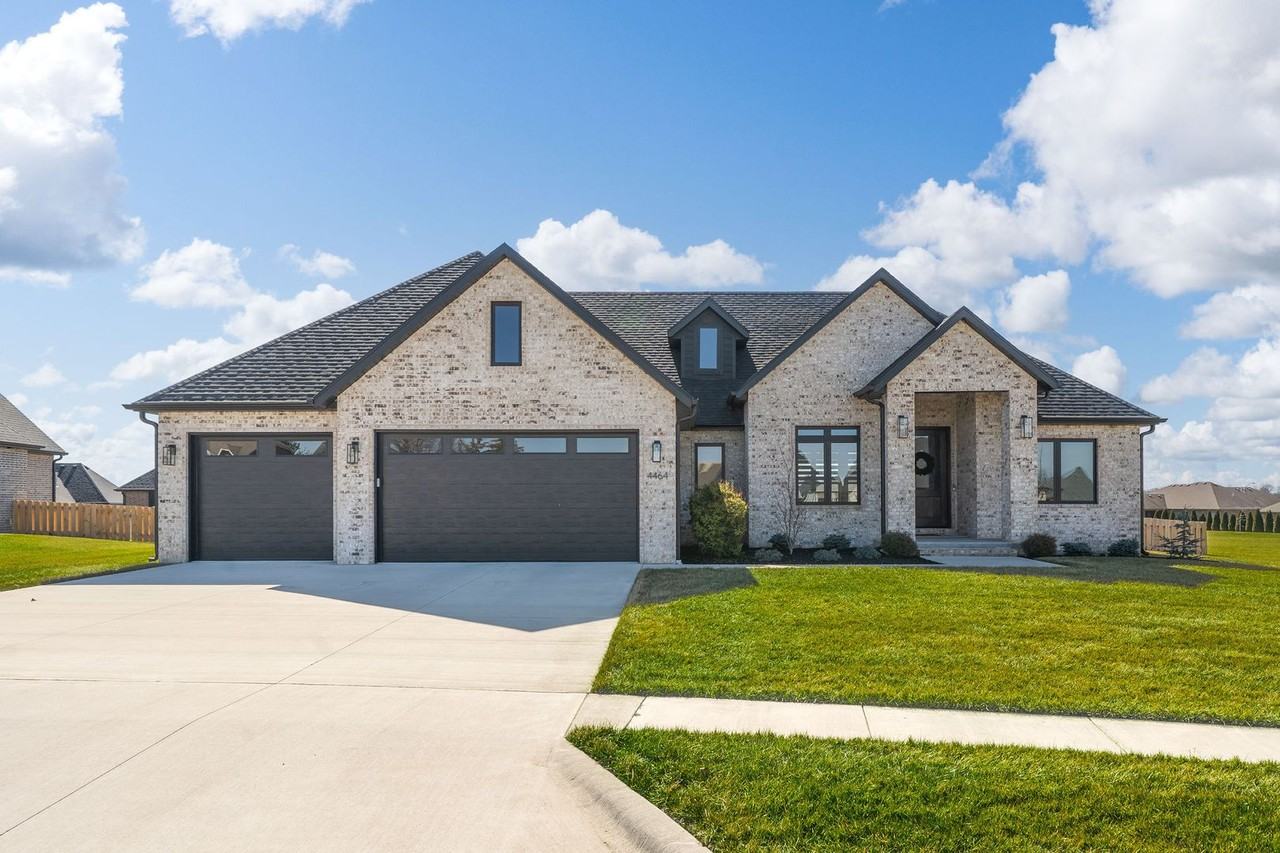 4464 E Lancaster Way - Photo 2 of 46