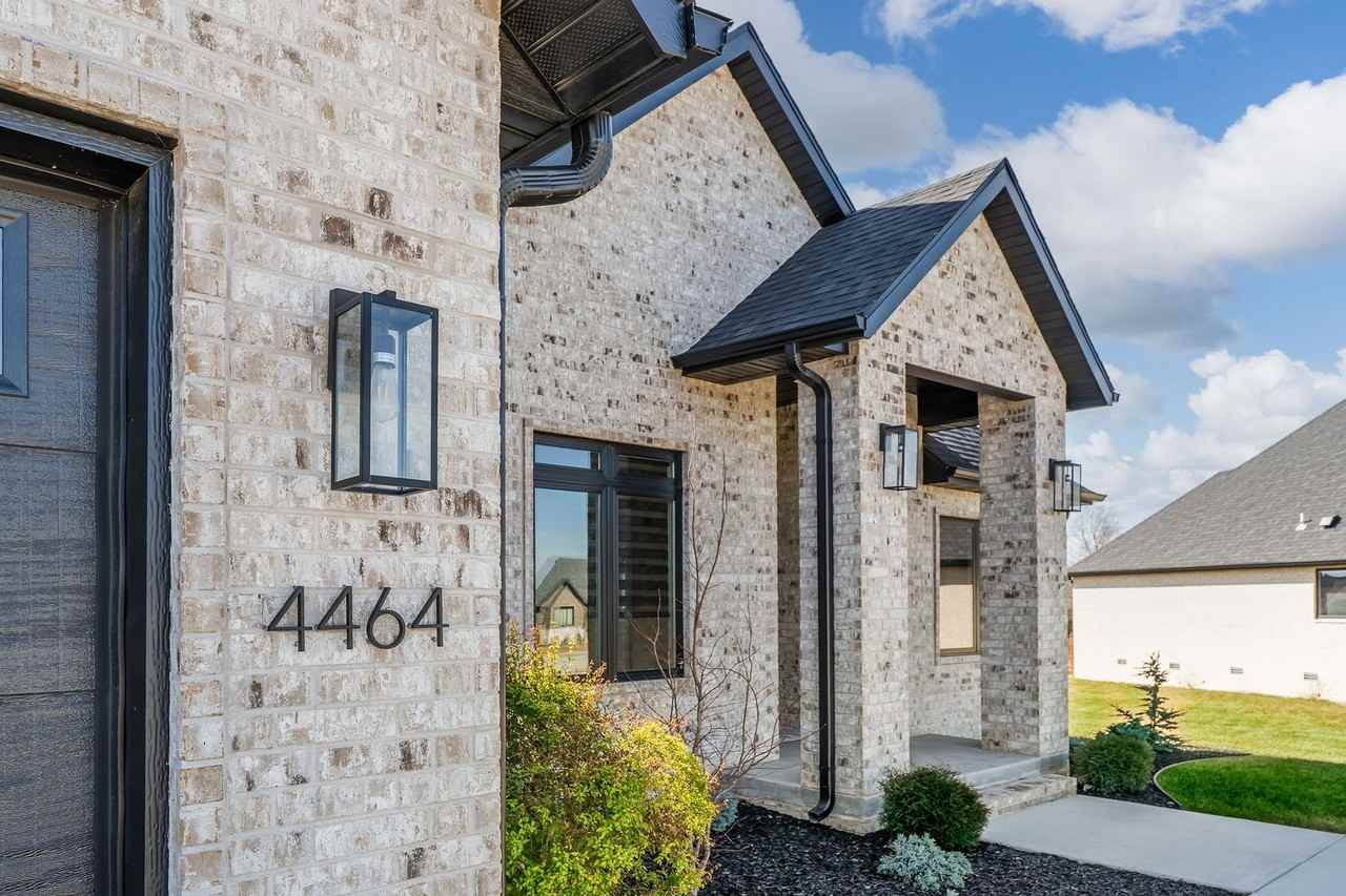 4464 E Lancaster Way - Photo 4 of 46