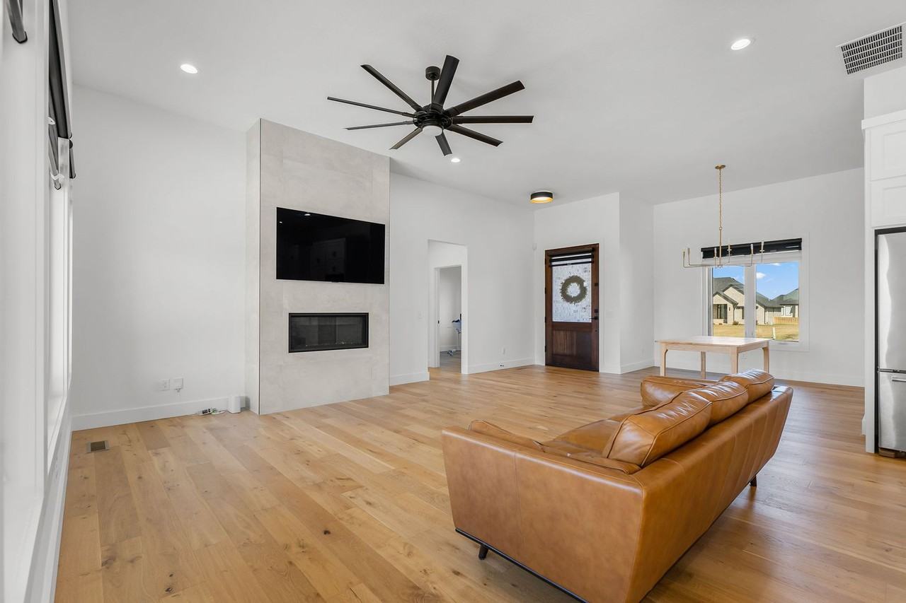 4464 E Lancaster Way - Photo 7 of 46