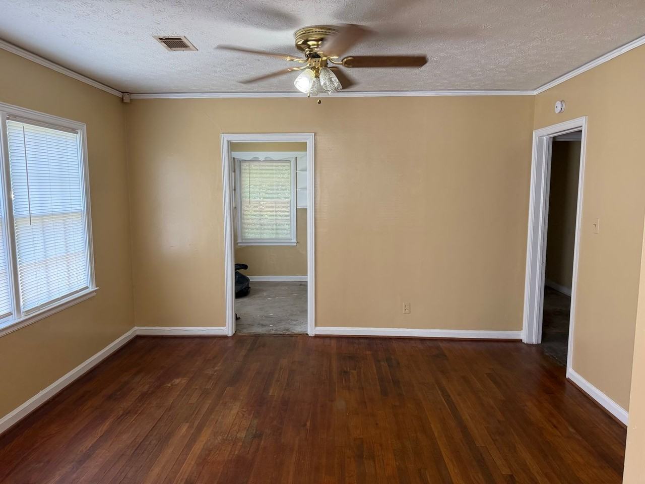 2331 Amos St - Photo 3 of 15