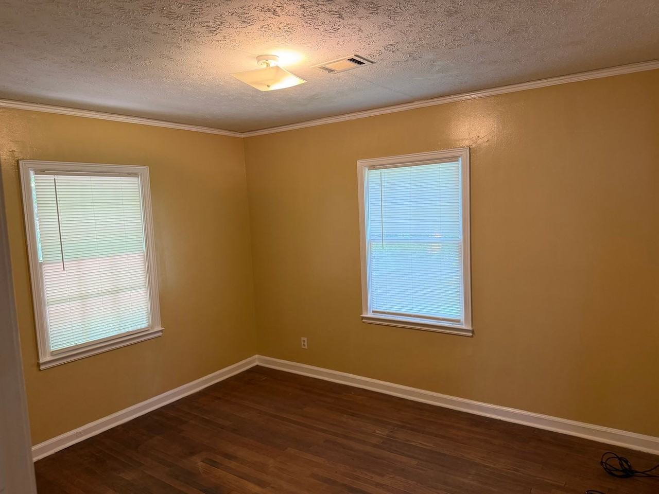 2331 Amos St - Photo 6 of 15