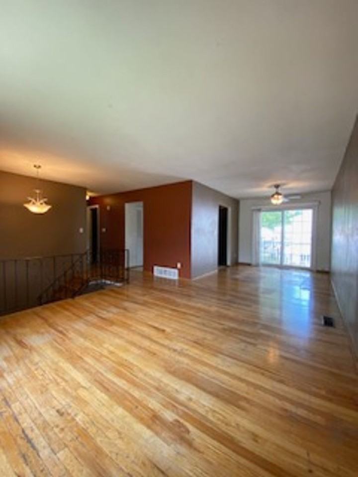 2637 Frances Ave - Photo 5 of 31