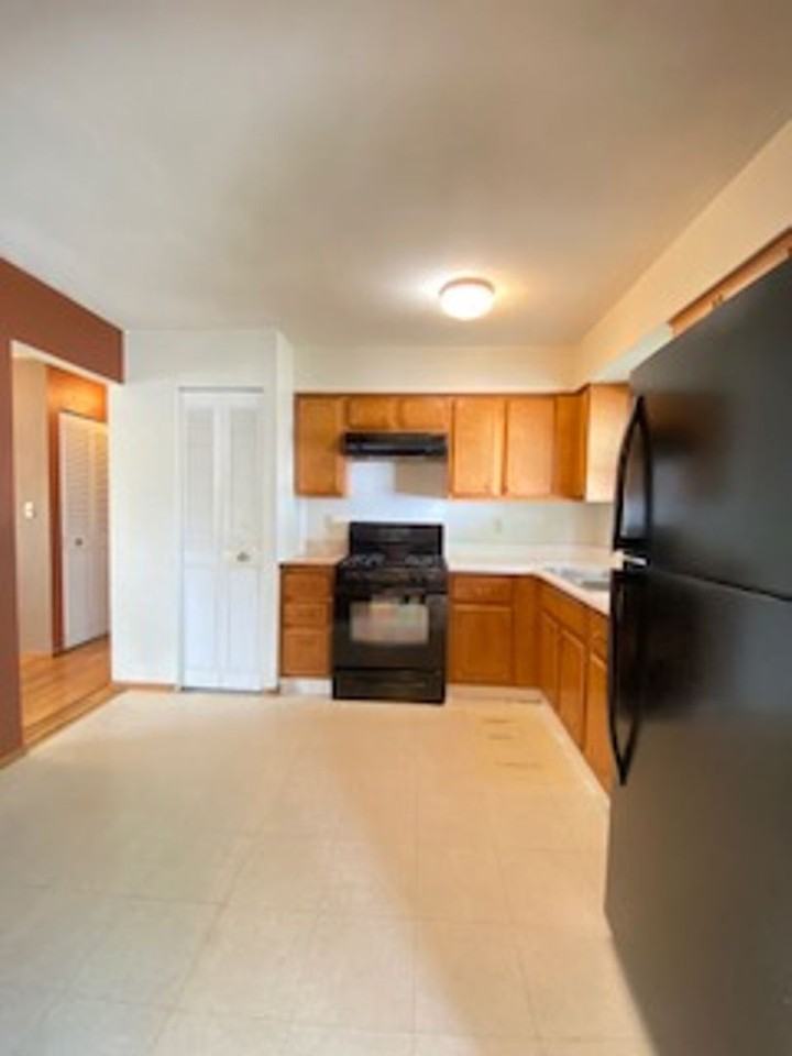 2637 Frances Ave - Photo 6 of 31