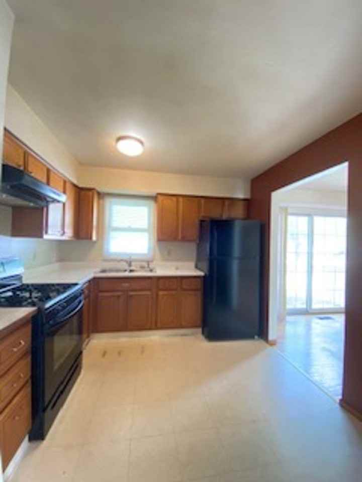 2637 Frances Ave - Photo 7 of 31
