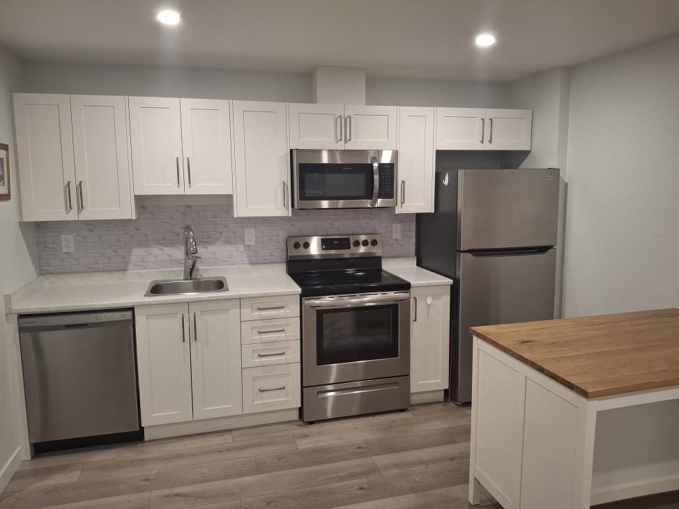 20475 76A Avenue - Photo 2 of 7
