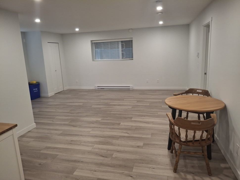 20475 76A Avenue - Photo 3 of 7
