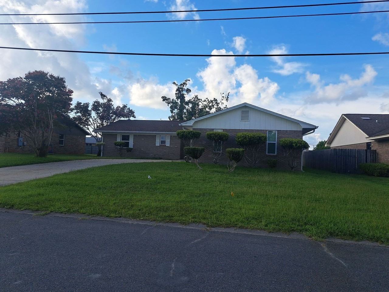 5921 Howard Rd - Photo 2 of 26