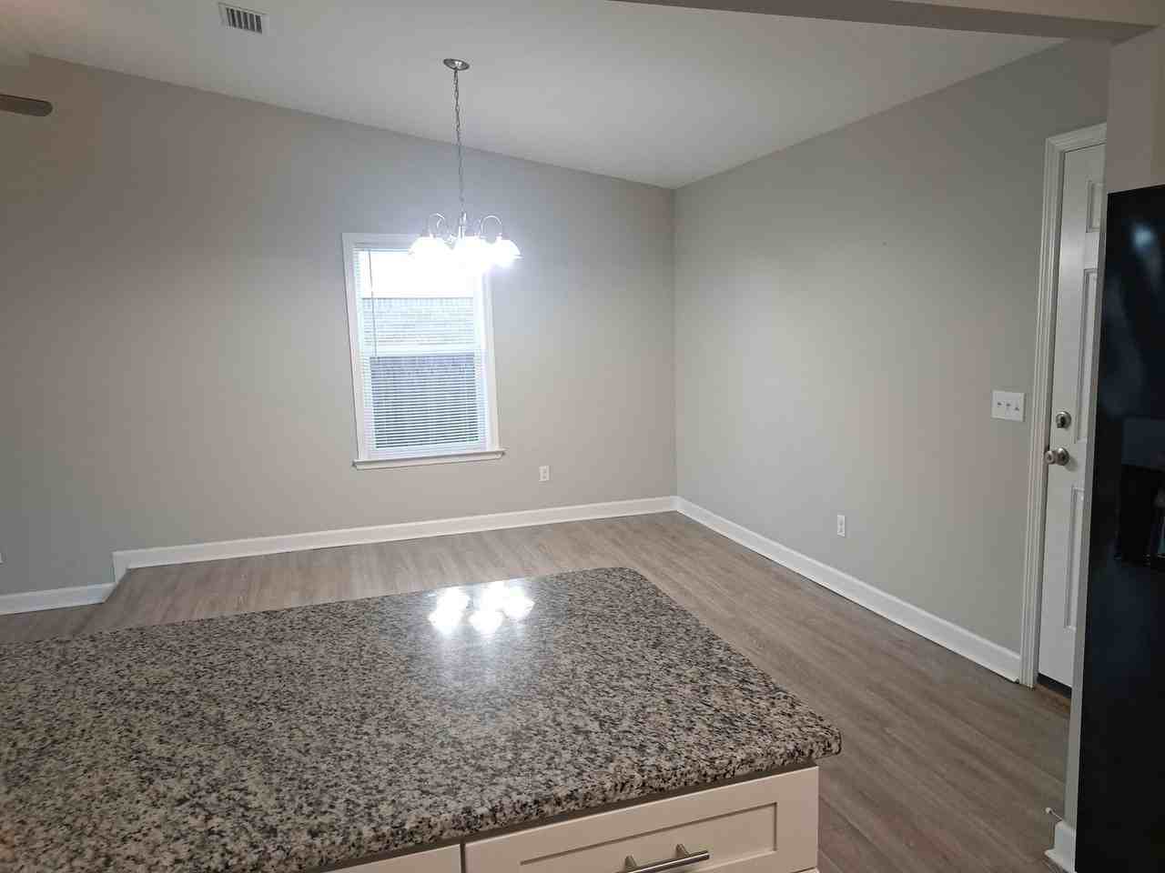 5921 Howard Rd - Photo 6 of 26