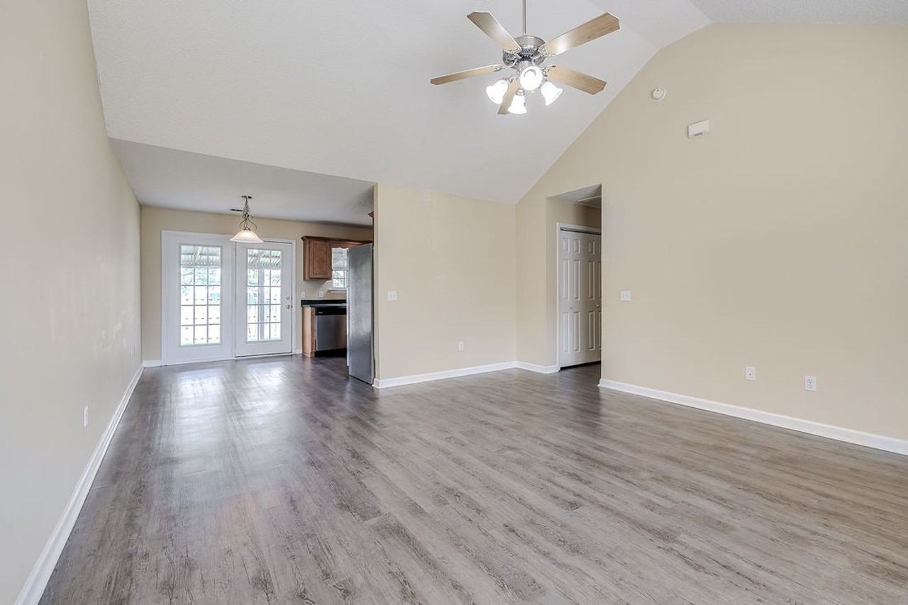 106 Mustang Dr - Photo 3 of 27