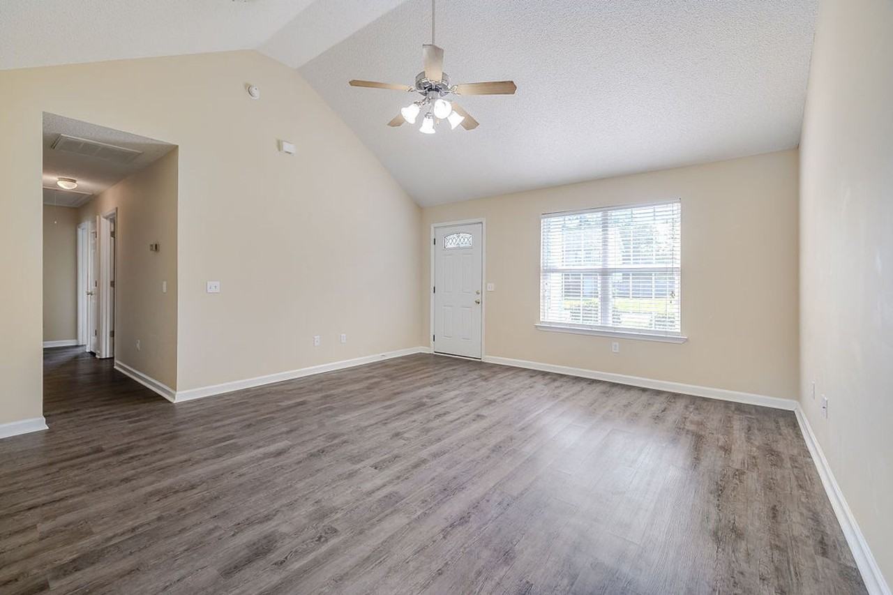 106 Mustang Dr - Photo 7 of 27