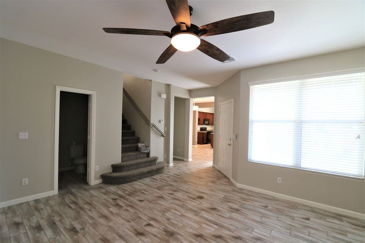 8947 College Green St - Photo 3 of 17