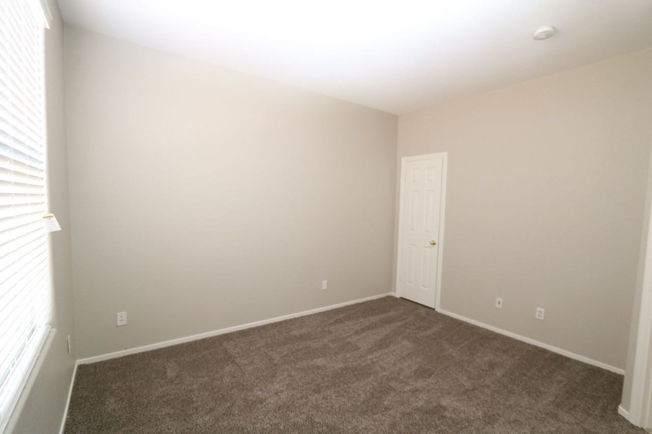 8947 College Green St - Photo 7 of 17