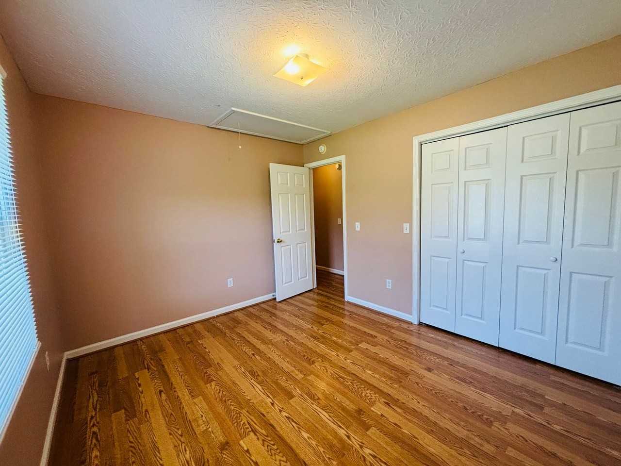 1302 Sandy Cir - Photo 6 of 18