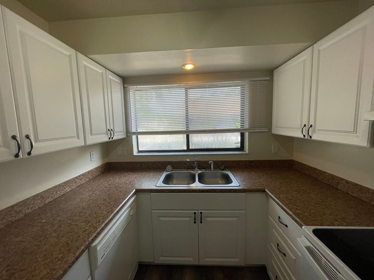1 Fair Oaks Cir - Photo 4 of 28