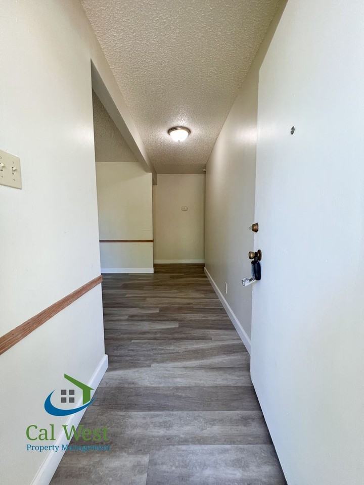 10600 E Estates Dr - Photo 3 of 31