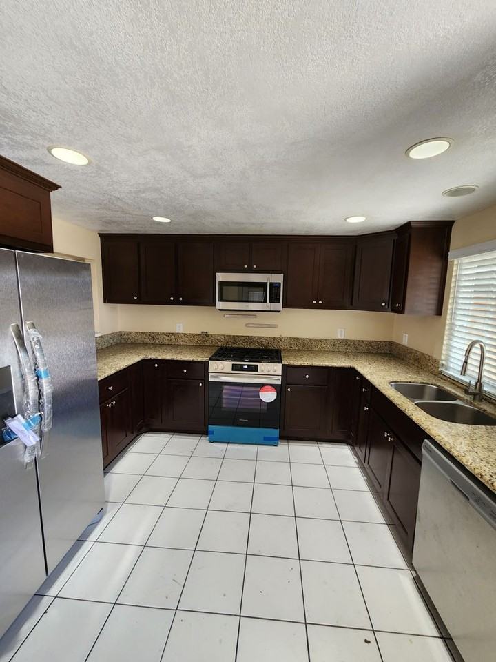 10327 Paseo Park Dr - Photo 3 of 11