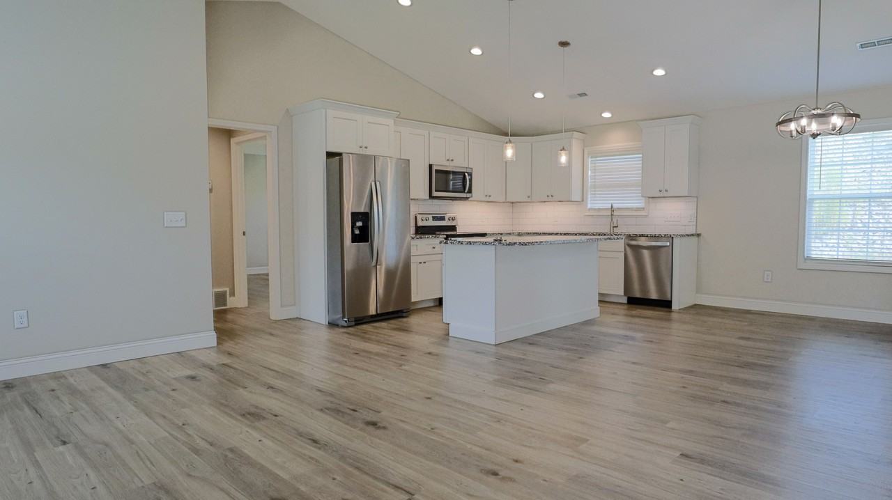 249 Oak Grove Cir - Photo 3 of 25