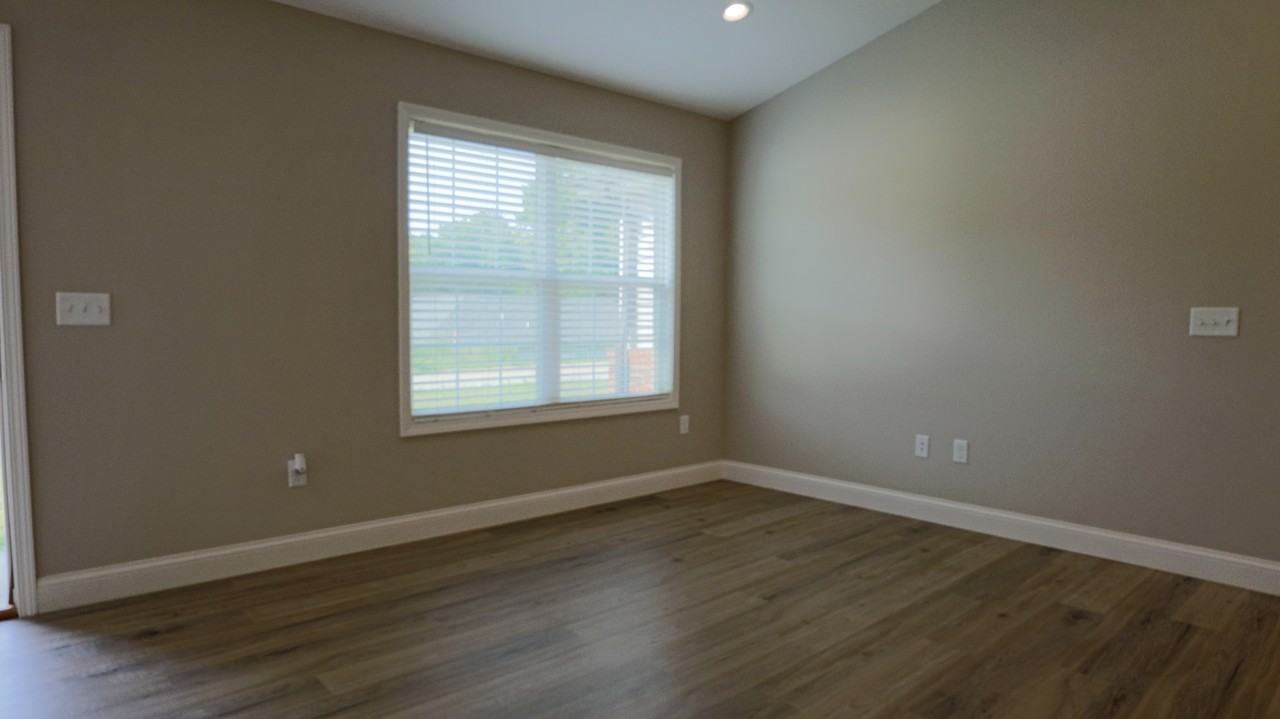 249 Oak Grove Cir - Photo 4 of 25