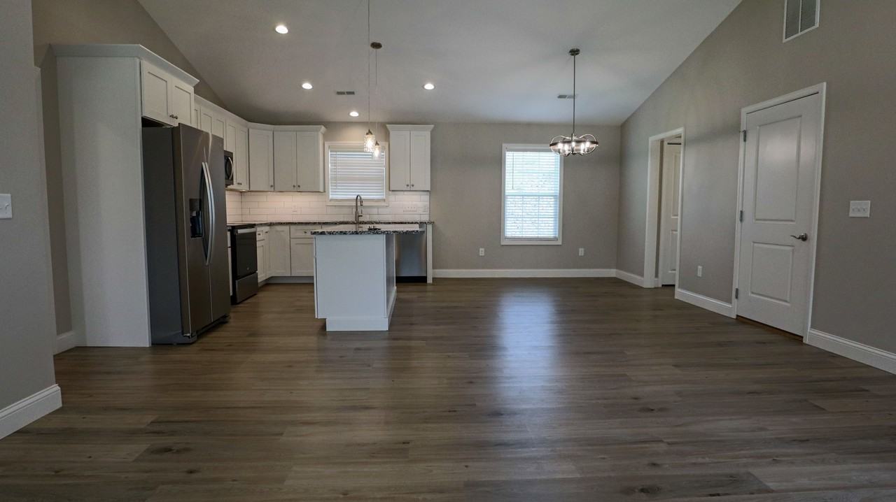 249 Oak Grove Cir - Photo 5 of 25
