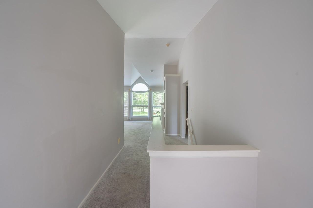 16944 Hickory Crest Dr - Photo 4 of 28