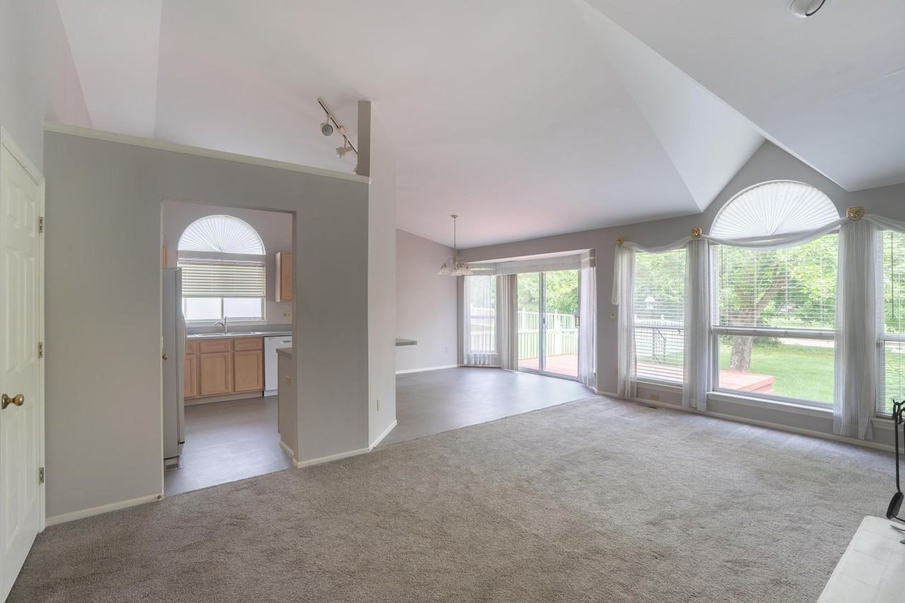 16944 Hickory Crest Dr - Photo 5 of 28