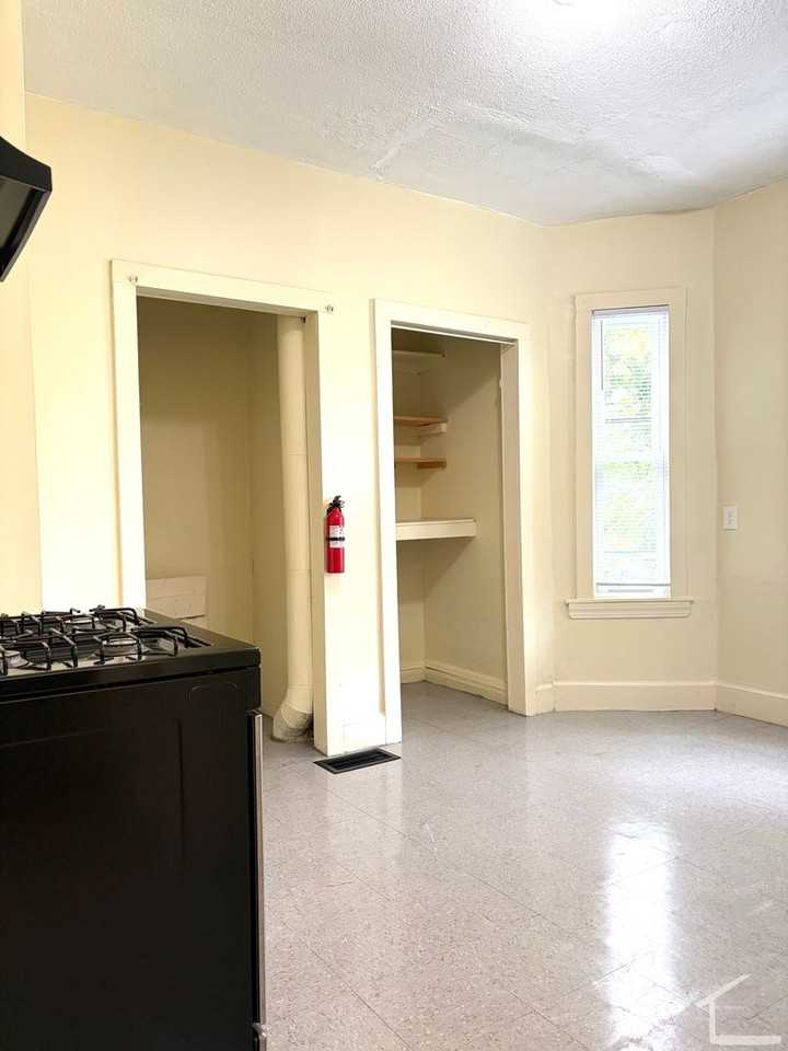26 Blaine St - Photo 2 of 10