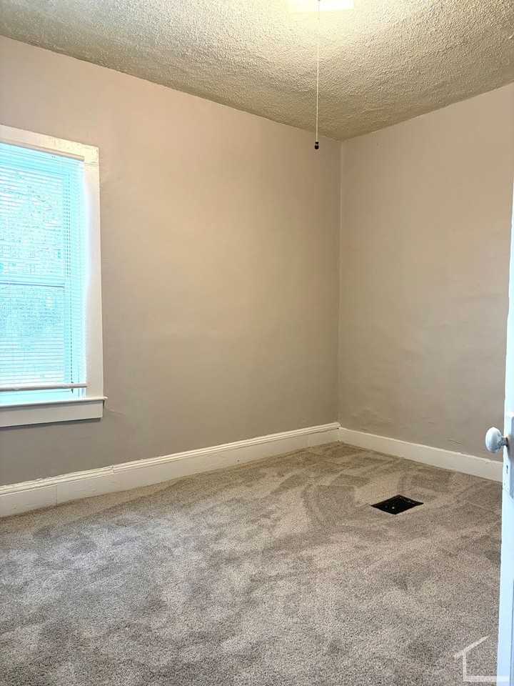 26 Blaine St - Photo 6 of 10