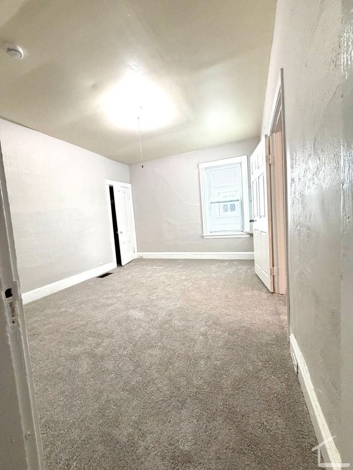 26 Blaine St - Photo 7 of 10