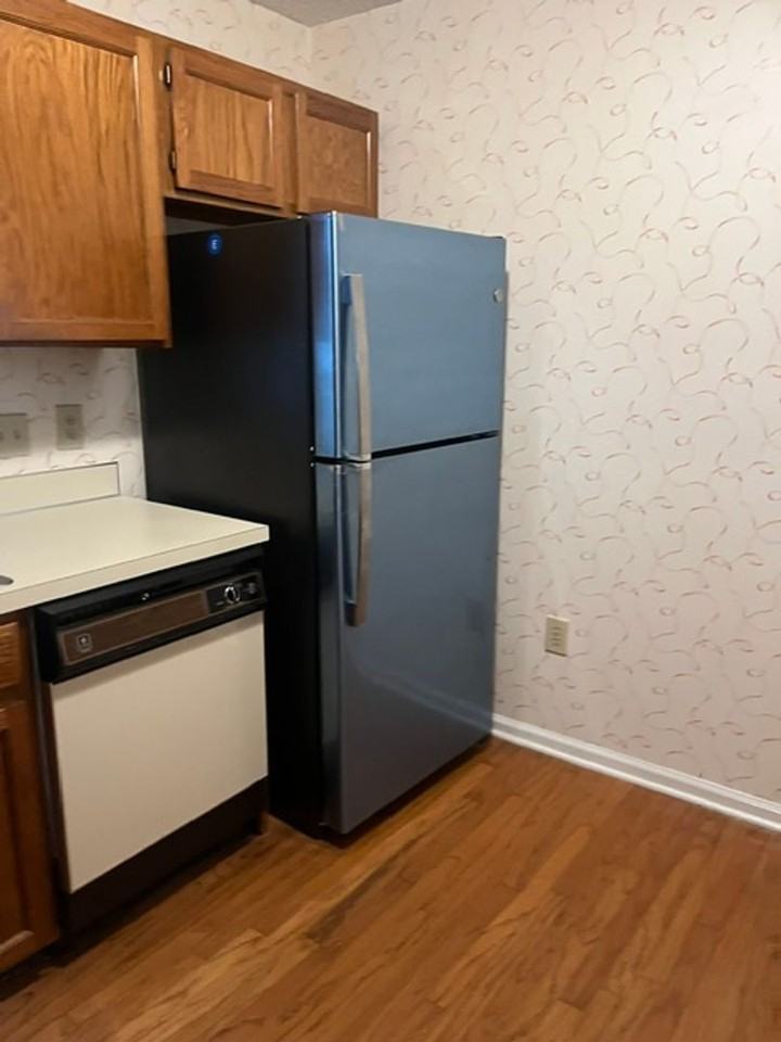 906 Indian Wells Ct - Photo 3 of 17