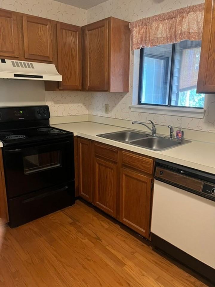 906 Indian Wells Ct - Photo 4 of 17