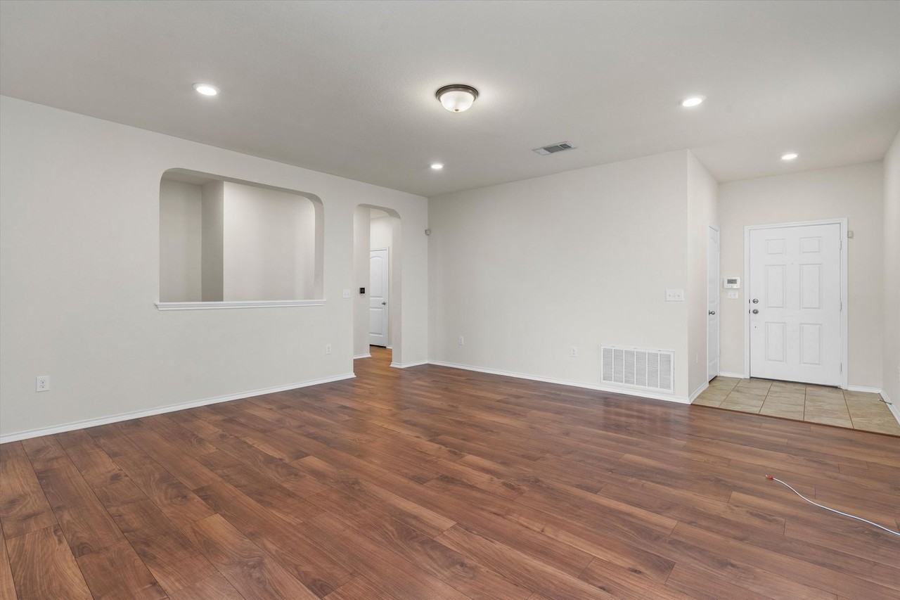 7604 Knockfin Dr - Photo 4 of 31