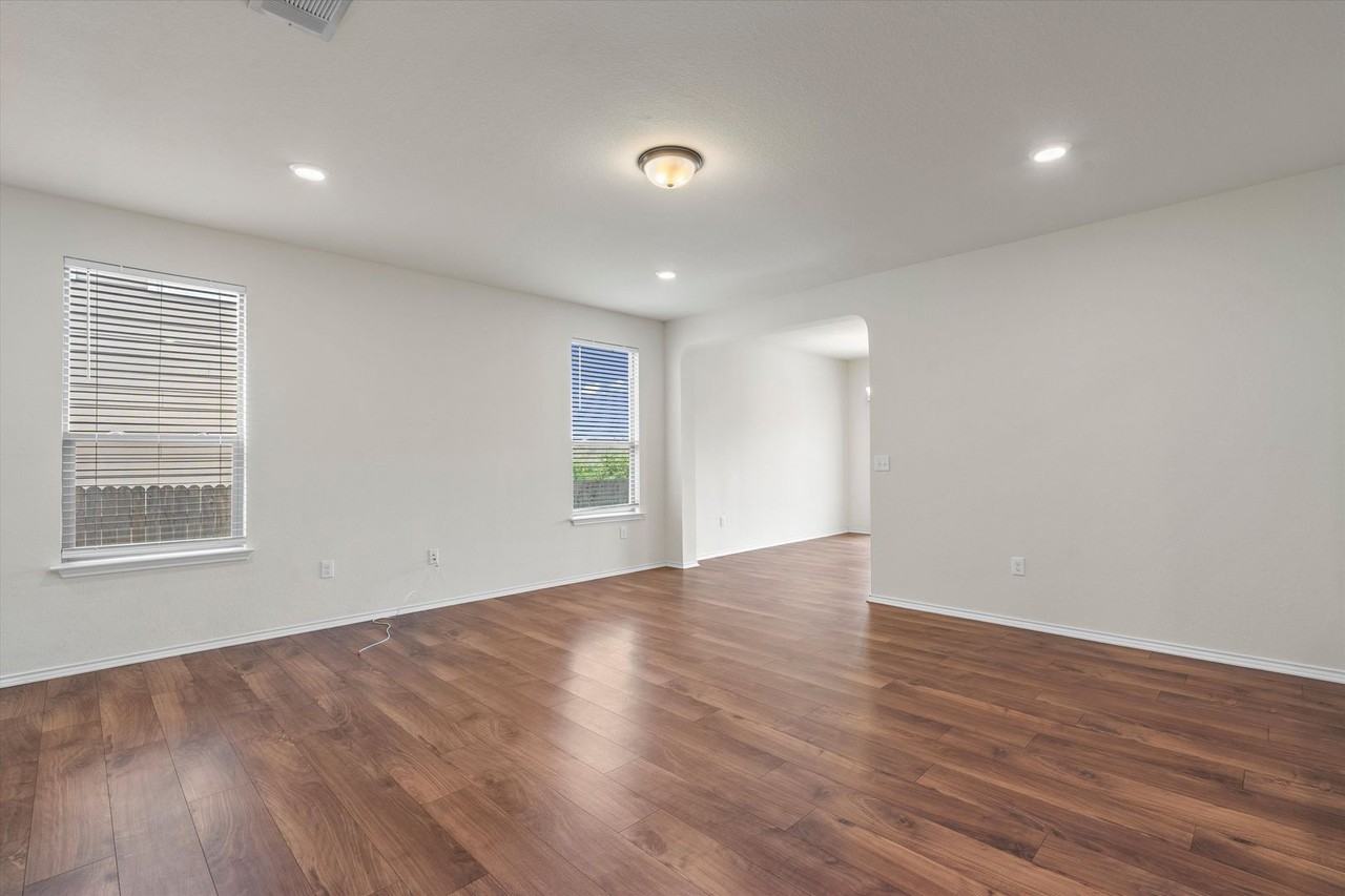 7604 Knockfin Dr - Photo 5 of 31