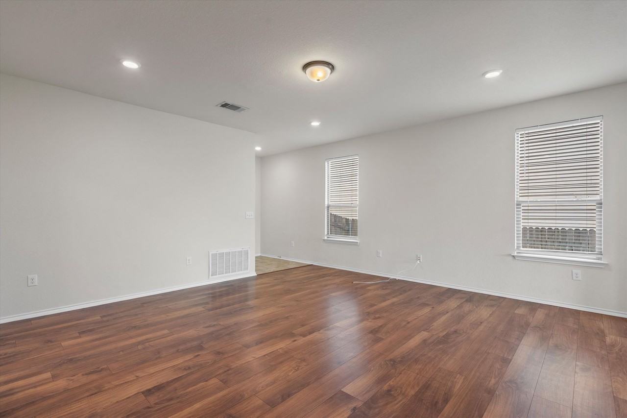 7604 Knockfin Dr - Photo 6 of 31