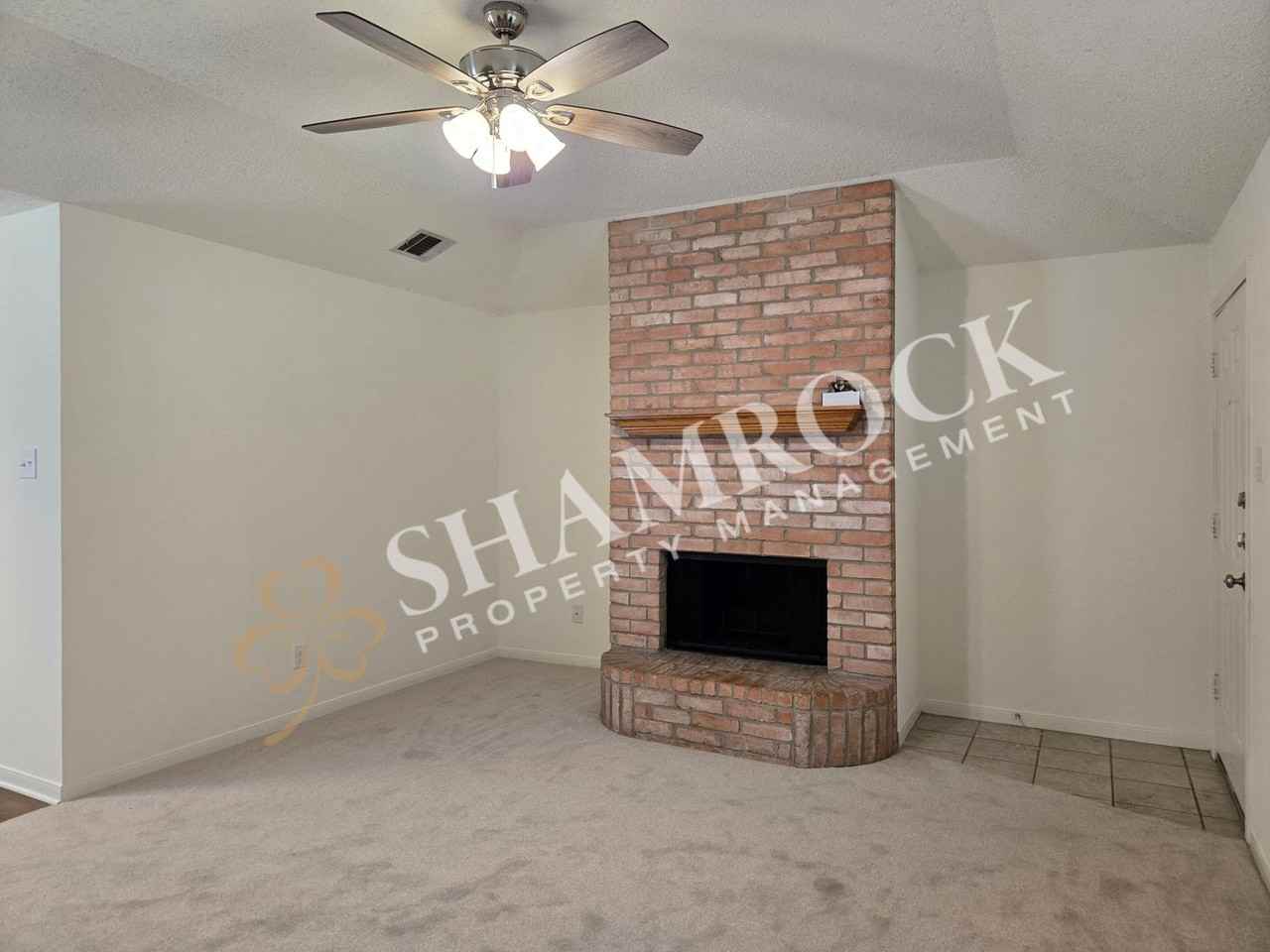 1024 Parkview Cir - Photo 4 of 17