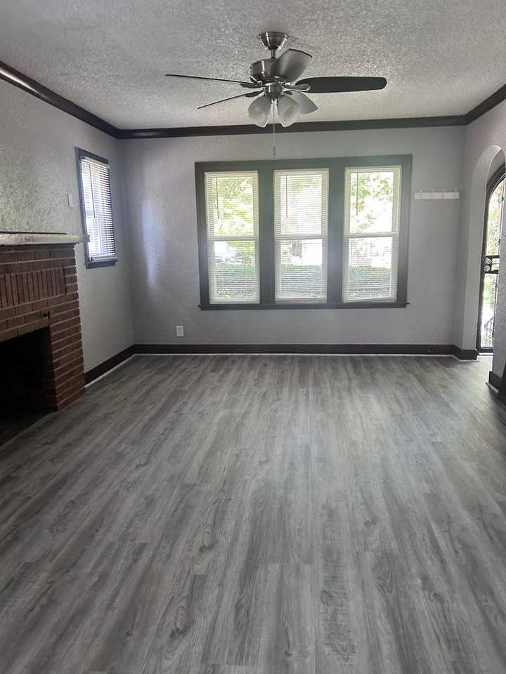 63 N Smith St - Photo 4 of 13