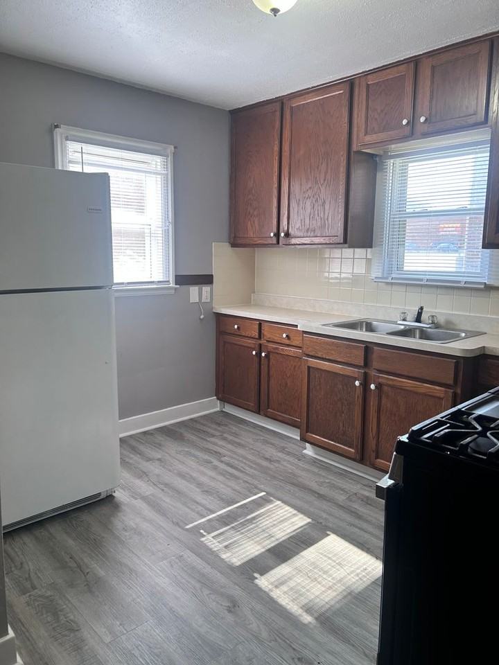 63 N Smith St - Photo 6 of 13