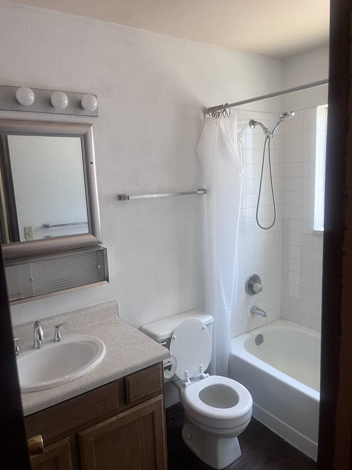 250 Nashua Ct #1 - Photo 3 of 18