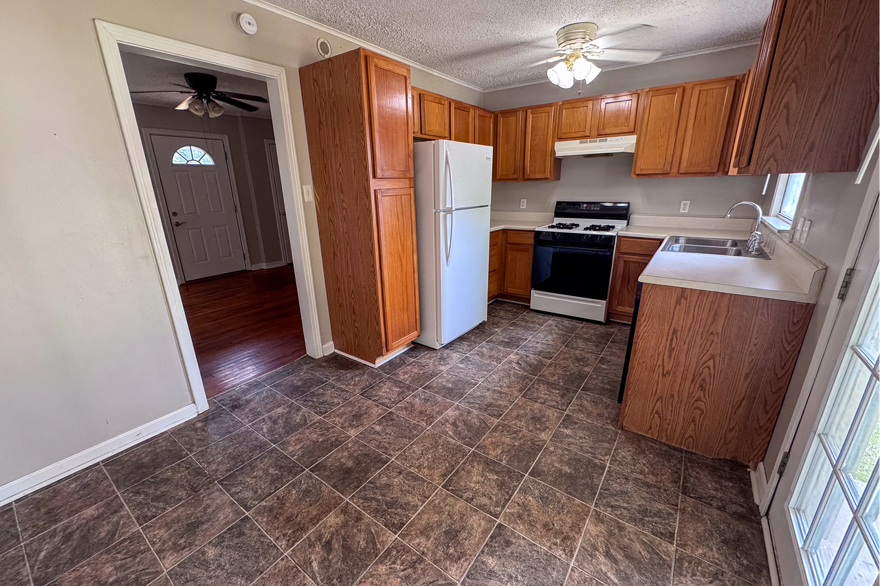 408 Troutt #1 - Photo 6 of 16
